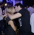 Kaká e Carol Dias trocaram beijos durante show da dupla Jorge & Mateus nesta sexta-feira, 6 de abril de 2018  Foto: Divulgação, Waldemir Filetti / PurePeople