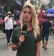 Repórter da Band Joana Treptow levou um tapa na mão durante transmissão ao vivo na cobertura da prisão de Lula  Foto: Reprodução/Instagram @joanatreptow  / Sala de TV