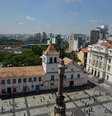 Marco histórico e turístico de São Paulo, o prédio do Pateo do Collegio, no centro da capital paulista, amanheceu com a sua fachada pichada   Foto: Agência Brasil