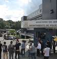 Prédio da Policia Federal tem segurança reforçada para a chegada do ex-presidente Luiz Inácio Lula da Silva.  Foto: Marcello Casal Jr/Agência Brasil