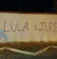 Muro de igreja foi pichado por apoiadores do ex-presidente Lula  Foto: Polícia Militar / Divulgação 