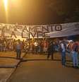Faixa identifica o acampamento de apoiadores do ex-presidente Lula em Curitiba  Foto: Mariana Franco Ramos / Especial para Terra