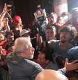 Lula deixa sindicato em São Bernardo do Campo para se entregar à polícia
 7/4/2018   REUTERS/Leonardo Benassatto   Foto: Reuters