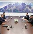 Primeira reunião entre Kim e Moon dura cerca de 2 horas  Foto: EPA / Ansa - Brasil