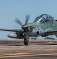 A aeronave que dá o tiro de detenção é a A-29  Foto: Ten Enilton/Agência Força Aérea / BBC News Brasil