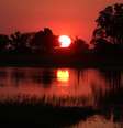 Pôr do sol no Delta do Okavango, em Botsuana 25/04/2018  REUTERS/Mike Hutchings  Foto: Reuters