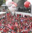 Ato unificado na Praça Santos Andrade em Curitiba (PR)  Foto: Rodrigo Félix Leal / Futura Press
