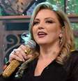 Da música para a TV: a cantora se tornou apresentadora do ‘Aparecida Sertaneja’ em 2016  Foto: @aparecidasertaneja/Facebook / Reprodução