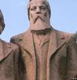Dupla estátua de Marx e Engels em parque em Xangai, China  Foto: DW / Deutsche Welle
