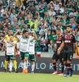 Marcos Rocha (encoberto), jogador do Palmeiras, comemora seu gol durante partida contra o Atlético-PR, válida pela quarta rodada do Campeonato Brasileiro 2018.  Foto: GERALDO BUBNIAK/Gazeta Press