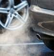 Carros em rua de Berlim 22/02/2018 REUTERS/Fabrizio Bensch  Foto: Reuters