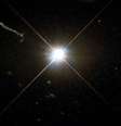 "Se tivéssemos esse monstro no centro de nossa Via Láctea, ele pareceria dez vezes mais brilhante que uma lua cheia e eliminaria todas as estrelas no céu", diz o astrônomo Christian Wolf.  Foto: ESA/Hubble/NASA / BBC News Brasil