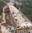 Investimento em infraestrutura precisaria saltar de 2% PIB para 4% do PIB por 25 anos para que Brasil tivesse serviço comparável ao de vizinhos e outros emergentes  Foto: Eduardo Saraiva/A2img / BBC News Brasil