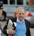 Produtor cinematográfico Harvey Weinstein chega a delegacia em Nova York, Estados Unidos 25/05/2018 REUTERS/Lucas Jackson   Foto: Reuters