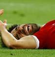 Mohamed Salah, do Liverpool, sofreu lesão no primeiro tempo da final da Champions contra o Real Madrid e deixou o jogo  Foto: Kai Pfaffenbach / Reuters