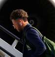 Neymar embarca no avião com destino a Londres  Foto: Pilar Olivares / Reuters
