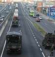 Carros do Exército escoltam caminhões-tanque na BR-116 em Canoas (RS) 28/05/2018 REUTERS/Diego Vara  Foto: Reuters