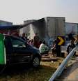 Caminhoneiros parados às margens da rodovia BR-116, em São Paulo  Foto: DW / Deutsche Welle
