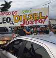 Protesto em refinaria de Duque de Caxias, no Rio: Reajustes constantes no óleo diesel estão entre os motivos para a greve dos caminhoneiros  Foto: BBCBrasil.com