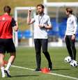 Técnico da Inglaterra, Gareth Southgate acredita que Brasil e Alemanha são as duas seleções a serem batidas na Copa  Foto: Carl Recine / Reuters