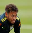 Preparação para o retorno de Neymar está sendo planejada minuciosamente pela comissão técnica da Seleção  Foto: Peter Cziborra / Reuters
