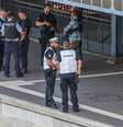 Policiais e testemunhas na estação central de Flensburg, no norte da Alemanha  Foto: DW / Deutsche Welle