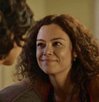 Selma (Carol Fazu) quer abandonar o marido para viver livremente sua paixão por Maura (Nanda Costa).  Foto: Divulgação/TV Globo 