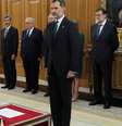 Pedro Sánchez jurou com a mão na Constituição, diante do rei Felipe 6  Foto: EPA / BBC News Brasil