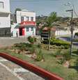 Na agência do Santander, na Praça Ajudante Braga, os assaltantes explodiram os caixas, mas não conseguiram acesso ao dinheiro  Foto: Reprodução Google Street View / Estadão