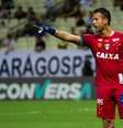 Fabio orienta equipe do Cruzeiro contra o Ceará.  Foto: Cruzeiro/Twitter / Estadão