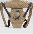 Kylie Jenner usa carregador Gucci de R$ 3.500  Foto: Divulgação, Gucci / PurePeople