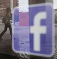 Logo do Facebook visto em uma janela em Málaga, Espanha 4/6/2018 REUTERS/Jon Nazca   Foto: Reuters