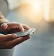 Uso de celulares pelos donos faz com que cães se sintam solitários  Foto: PeopleImages / iStock