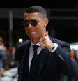 Cristiano Ronaldo a caminho do embarque para a Rússia com sua seleção  Foto: Pedro Nunes / Reuters