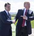 Giuseppe Conte cumprimenta Donald Trump durante o G7  Foto: EPA / Ansa - Brasil
