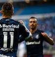 Everton comemora o gol que deu a vitória para o Grêmio na Arena contra o América-MG  Foto: Rodrigo Ziebell/FramePhoto / Gazeta Press