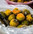 Saco plástico com tucumãs  Foto: Shutterstock / TudoGostoso