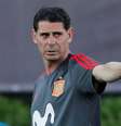 Seleção será comandada pelo ex-zagueiro Fernando Hierro  Foto: Reuters