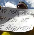 Manifestante de oposição protesta contra prisões na Venezuela 20/02/2015 REUTERS/Carlos Garcia Rawlins  Foto: Reuters