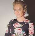 Angélica investiu em um look floral da Dolce & Gabbana para a renovação de votos da dermatologista Karla Assed  Foto: Instagram / PurePeople