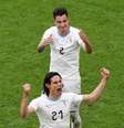 Uruguaios comemoram vitória na estreia  Foto: Darren Staples / Reuters