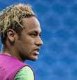 Cabelo loiro de Neymar, prestes a jogar com o Brasil na Copa do Mundo, gerou comentários na internet  Foto: Divulgação, Mowa Press / Pedro Martins / PurePeople