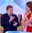 O apresentador Silvio Santos ao lado de Babi Xavier.  Foto: Reprodução de 'Programa Silvio Santos' (2018) / SBT / Estadão