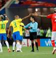 Brasileiros reclamam de gol da Suíça
 17/6/2018     REUTERS/Darren Staples   Foto: Reuters