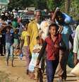 Membros da minoria muçulmana rohingya fogem de Myanmar em direção a Bangladesh  Foto: DW / Deutsche Welle