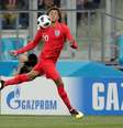 Dele Alli domina bola no jogo contra a Tunísia  Foto: Ueslei Marcelino / Reuters