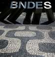 Logo do BNDES em frente ao prédio do banco no Rio de Janeiro
6/09/2017 REUTERS/Pilar Olivares  Foto: Reuters