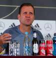 O ex-jogador Oliver Bierhoff, hoje gerente de futebol da seleção alemã  Foto: Hannah McKay / Reuters