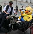 Canarinho 'Pistola' durante sua passagem por Viena, na Áustria   Foto: Lucas Figueiredo/ CBF / Divulgação