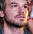 Beto Falcão (Emílio Dantas) perdeu a própria identidade e não consegue ficar com a mulher que ama  Foto: Paulo Belote/TV Globo  / Divulgação